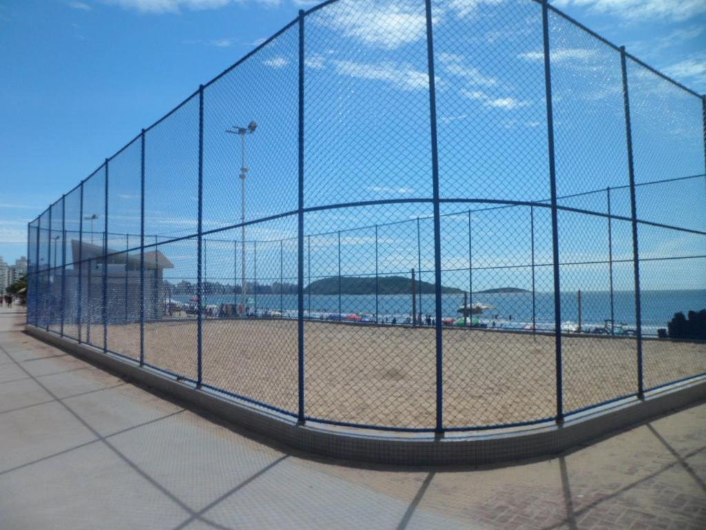 Apartamento FRENTE PARA 0 MAR - PÉ NA AREIA - 3 SUITES - AR CONDICIONADO 2 - VAGAS 2 - FINAMENTE DECORADO - PRAIA DO MORRO-INTERNET -WI-FI -TV COM SERVIÇOS DE DISNEY PLUS - NETFLIX -HBO MAX -STAR MAX - JOGOS AMAZON FIRE STICK - ALEXIA Guarapari Exterior foto