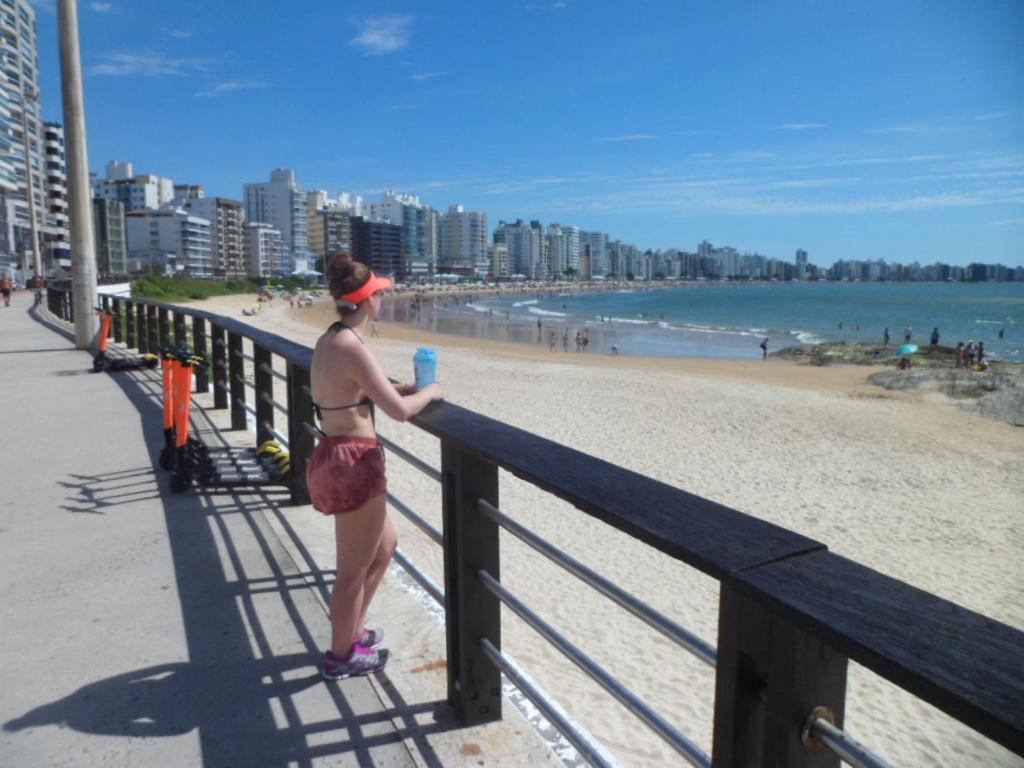 Apartamento FRENTE PARA 0 MAR - PÉ NA AREIA - 3 SUITES - AR CONDICIONADO 2 - VAGAS 2 - FINAMENTE DECORADO - PRAIA DO MORRO-INTERNET -WI-FI -TV COM SERVIÇOS DE DISNEY PLUS - NETFLIX -HBO MAX -STAR MAX - JOGOS AMAZON FIRE STICK - ALEXIA Guarapari Exterior foto