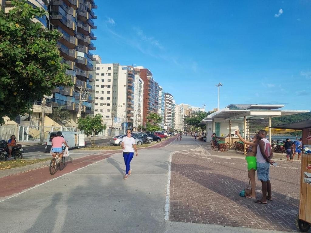 Apartamento FRENTE PARA 0 MAR - PÉ NA AREIA - 3 SUITES - AR CONDICIONADO 2 - VAGAS 2 - FINAMENTE DECORADO - PRAIA DO MORRO-INTERNET -WI-FI -TV COM SERVIÇOS DE DISNEY PLUS - NETFLIX -HBO MAX -STAR MAX - JOGOS AMAZON FIRE STICK - ALEXIA Guarapari Exterior foto