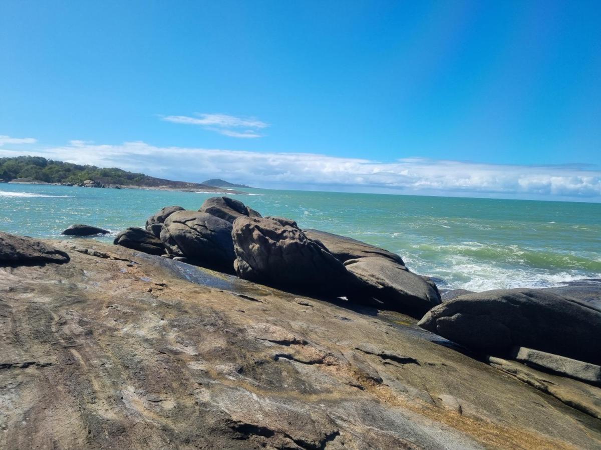 Apartamento FRENTE PARA 0 MAR - PÉ NA AREIA - 3 SUITES - AR CONDICIONADO 2 - VAGAS 2 - FINAMENTE DECORADO - PRAIA DO MORRO-INTERNET -WI-FI -TV COM SERVIÇOS DE DISNEY PLUS - NETFLIX -HBO MAX -STAR MAX - JOGOS AMAZON FIRE STICK - ALEXIA Guarapari Exterior foto