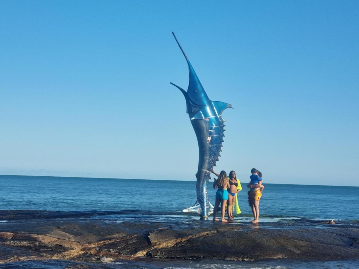 Apartamento FRENTE PARA 0 MAR - PÉ NA AREIA - 3 SUITES - AR CONDICIONADO 2 - VAGAS 2 - FINAMENTE DECORADO - PRAIA DO MORRO-INTERNET -WI-FI -TV COM SERVIÇOS DE DISNEY PLUS - NETFLIX -HBO MAX -STAR MAX - JOGOS AMAZON FIRE STICK - ALEXIA Guarapari Exterior foto