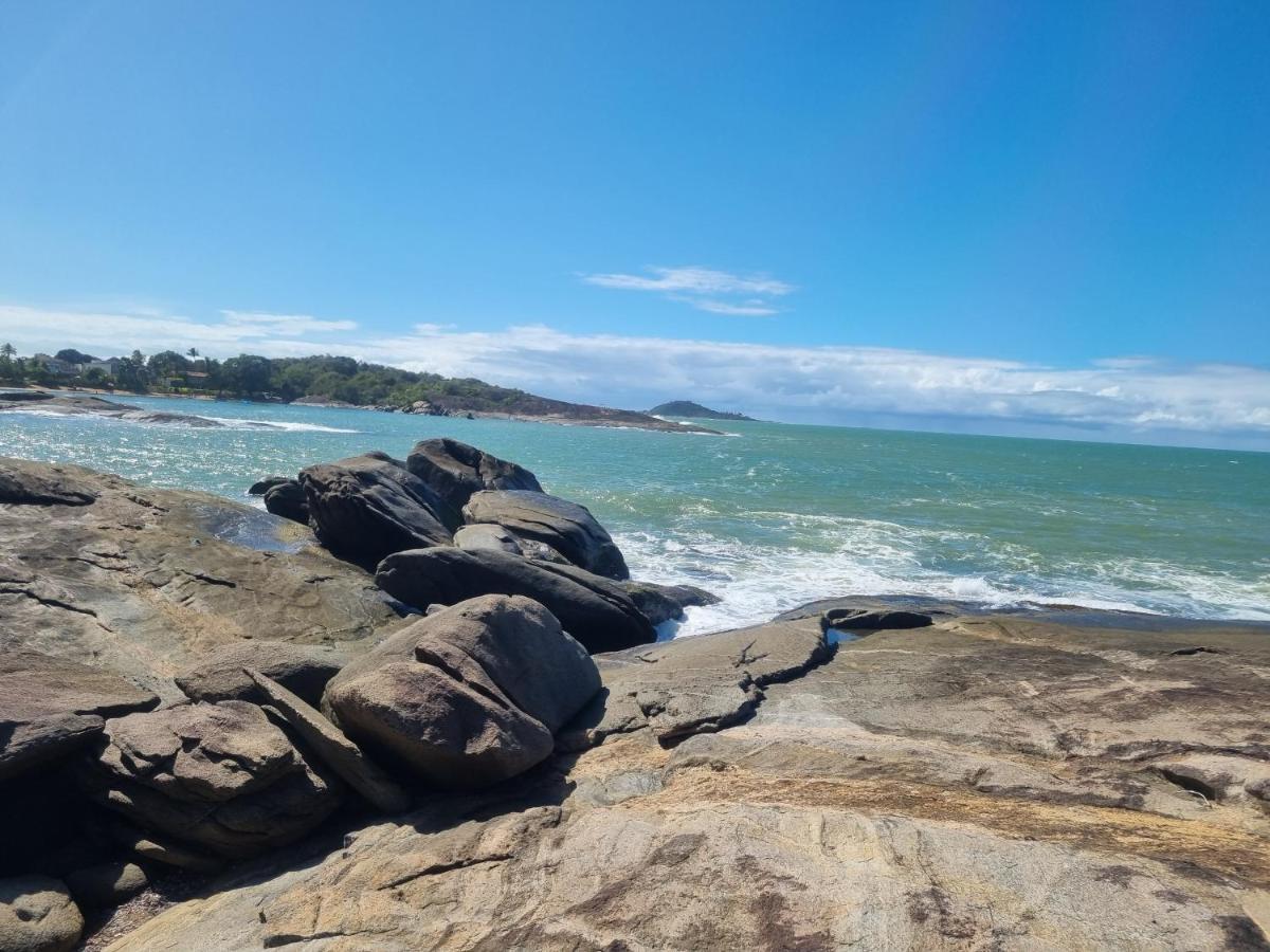 Apartamento FRENTE PARA 0 MAR - PÉ NA AREIA - 3 SUITES - AR CONDICIONADO 2 - VAGAS 2 - FINAMENTE DECORADO - PRAIA DO MORRO-INTERNET -WI-FI -TV COM SERVIÇOS DE DISNEY PLUS - NETFLIX -HBO MAX -STAR MAX - JOGOS AMAZON FIRE STICK - ALEXIA Guarapari Exterior foto