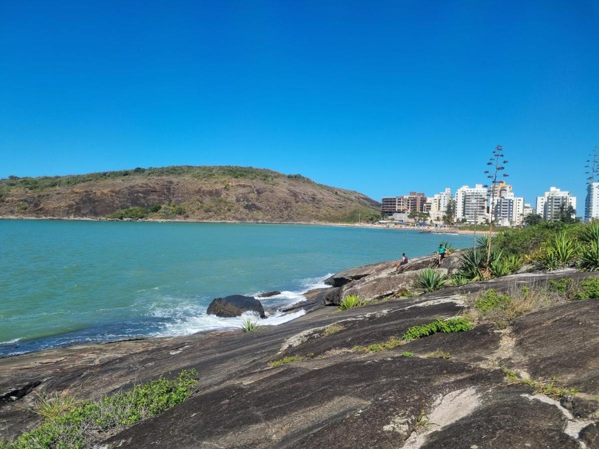 Apartamento FRENTE PARA 0 MAR - PÉ NA AREIA - 3 SUITES - AR CONDICIONADO 2 - VAGAS 2 - FINAMENTE DECORADO - PRAIA DO MORRO-INTERNET -WI-FI -TV COM SERVIÇOS DE DISNEY PLUS - NETFLIX -HBO MAX -STAR MAX - JOGOS AMAZON FIRE STICK - ALEXIA Guarapari Exterior foto